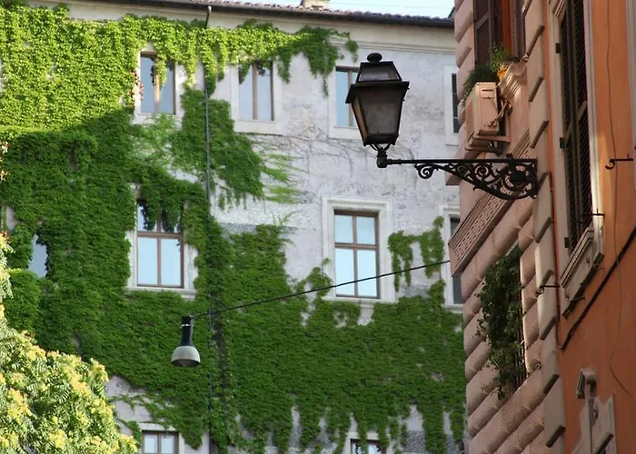 Otel De Monti