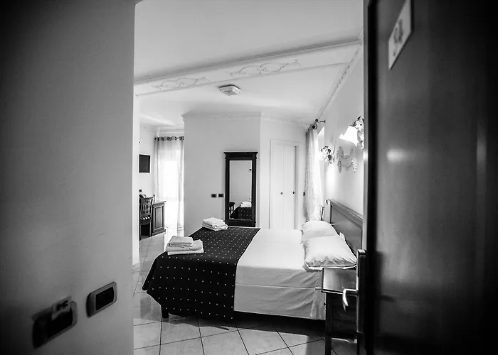 Otel De Monti
