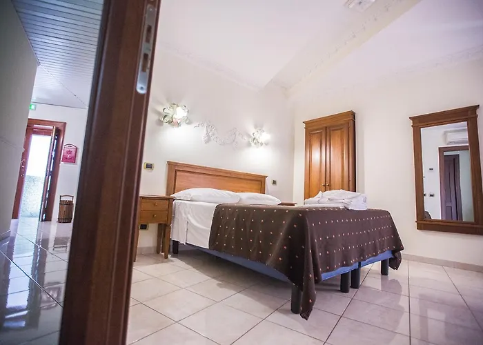 Otel De Monti 2*